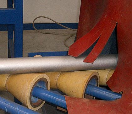 Máy phun bi làm sạch các sản phẩm ống TSP